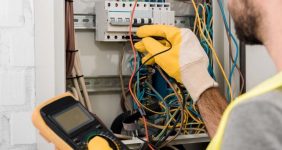 مدیرعامل شرکت توزیع نیروی برق تهران بزرگ گفت: با همراهی و همکاری مشترکان تهرانی نیاز مصرف انرژی در پایتخت طی تابستان امسال، ۵ درصد نسبت به سال گذشته کاهش یافته است.