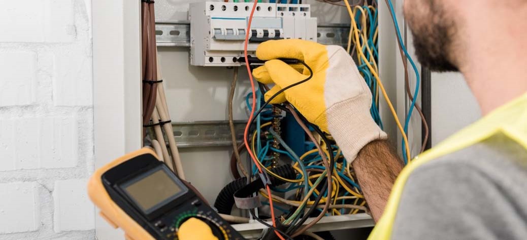 مدیرعامل شرکت توزیع نیروی برق تهران بزرگ گفت: با همراهی و همکاری مشترکان تهرانی نیاز مصرف انرژی در پایتخت طی تابستان امسال، ۵ درصد نسبت به سال گذشته کاهش یافته است.