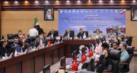 به گزارش خبرانرژی به نقل از روابط عمومی شرکت نمایشگاهی میلاد نور، محمدجواد قنبری معاون امور نمایشگاهی شرکت سهامی نمایشگاه‌های بین‌المللی جمهوری اسلامی ایران ضمن خوش آمدگویی به حاضران افزود: در طول سال ۷۰ نمایشگاه تخصصی در محل دائمی نمایشگاه بین‌المللی تهران برگزار می‌شود که فرصت خوبی است برای شرکت‌های مختلف که خود را در معرض دید قرار دهند و با شرکت‌های خارجی ارتباط بگیرند.