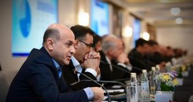 به گزارش خبرانرژی به نقل از شرکت ملی صنایع پتروشیمی، سیدجعفر هاشمی روز (چهارشنبه، پنجم شهریور) در سی‌وسومین نشست مدیران عامل شرکت‌های تولیدی صنایع پتروشیمی با اشاره به اهمیت صنعت پتروشیمی در اقتصاد ملی اظهار کرد: براساس آمار رسمی بانک مرکزی، حجم تولید ناخالص داخلی کشور نزدیک به ۲۹۴ میلیارد دلار است که از این مقدار صنعت پتروشیمی حدود ۵ درصد سهم مستقیم در اقتصاد ایران دارد.