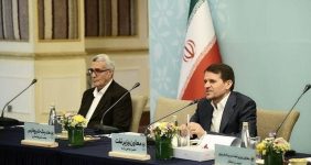 به گزارش خبرانرژی به نقل از شرکت ملی صنایع پتروشیمی، حسن عباس‌زاده چهارشنبه (پنجم شهریور) در سی‌وسومین نشست مدیران عامل شرکت‌های تولیدی پتروشیمی با اشاره به تأمین گاز مجتمع‌های پتروشیمی به‌ویژه در فصل زمستان اظهار کرد: یکی از راهکارهای در دست بررسی، ذخیره گاز برای استفاده در نیمه دوم سال است.