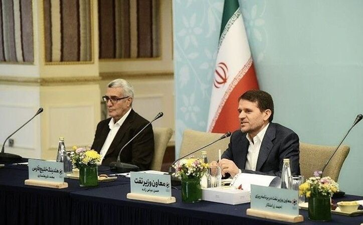 به گزارش خبرانرژی به نقل از شرکت ملی صنایع پتروشیمی، حسن عباس‌زاده چهارشنبه (پنجم شهریور) در سی‌وسومین نشست مدیران عامل شرکت‌های تولیدی پتروشیمی با اشاره به تأمین گاز مجتمع‌های پتروشیمی به‌ویژه در فصل زمستان اظهار کرد: یکی از راهکارهای در دست بررسی، ذخیره گاز برای استفاده در نیمه دوم سال است.