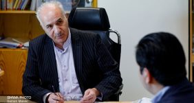 به گزارش خبرانرژی: یونس صادقی| صنعت پتروشیمی کشور بر اساس برنامه هفتم توسعه مأموریت دارد با تکیه بر سیاستهای کلان و همسو با تحقق رشد اقتصادی ۸ درصدی، ظرفیت اسمی تولید را از ۹۶.۶ میلیون تن فعلی به ۱۳۱.۵ میلیون تن در سال برساند.