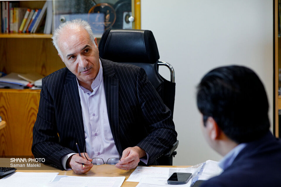 به گزارش خبرانرژی: یونس صادقی| صنعت پتروشیمی کشور بر اساس برنامه هفتم توسعه مأموریت دارد با تکیه بر سیاست‌های کلان و همسو با تحقق رشد اقتصادی ۸ درصدی، ظرفیت اسمی تولید را از ۹۶.۶ میلیون تن فعلی به ۱۳۱.۵ میلیون تن در سال برساند.