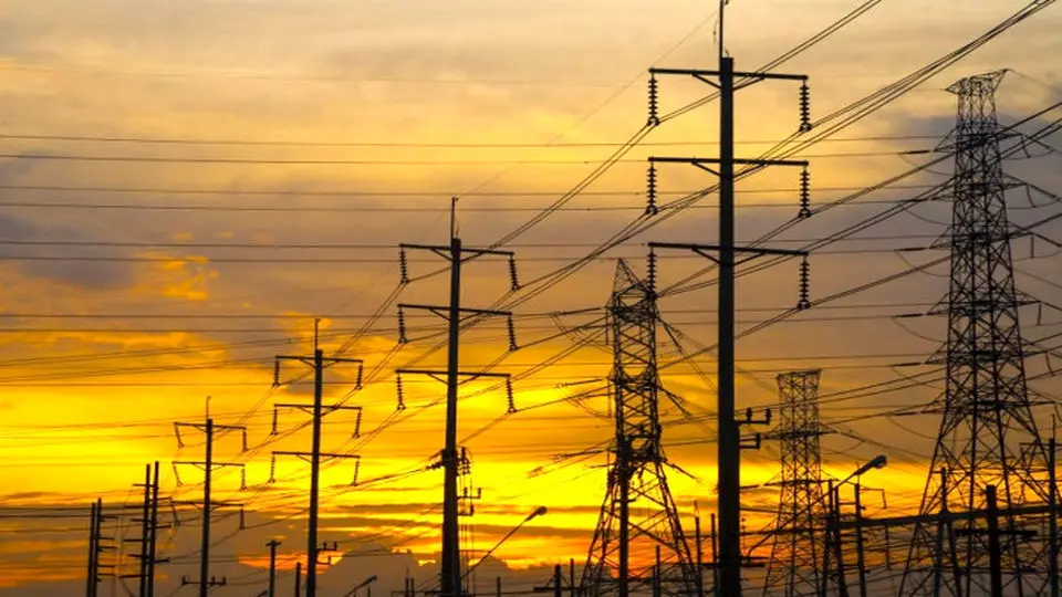 عضو کمیسیون انرژی مجلس گفت: وسایل و تجهیزات خانگی ‌و تجهیزات صنعتی کهنه و قدیمی، بسیار پرمصرف‌اند و همین مسئله موجب فرسودگی شبکه برق کشور شده است.