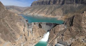 مدیر بهره‌برداری و کنترل شبکه برق کشور گفت: با آغاز موج جدید گرما در کشور و کاهش شدید تولید نیروگاه‌های برق‌آبی به دلیل خشکسالی، ظرفیت نیروگاه‌های کارون ۳ و ۴ از مدار تولید خارج شده اند.