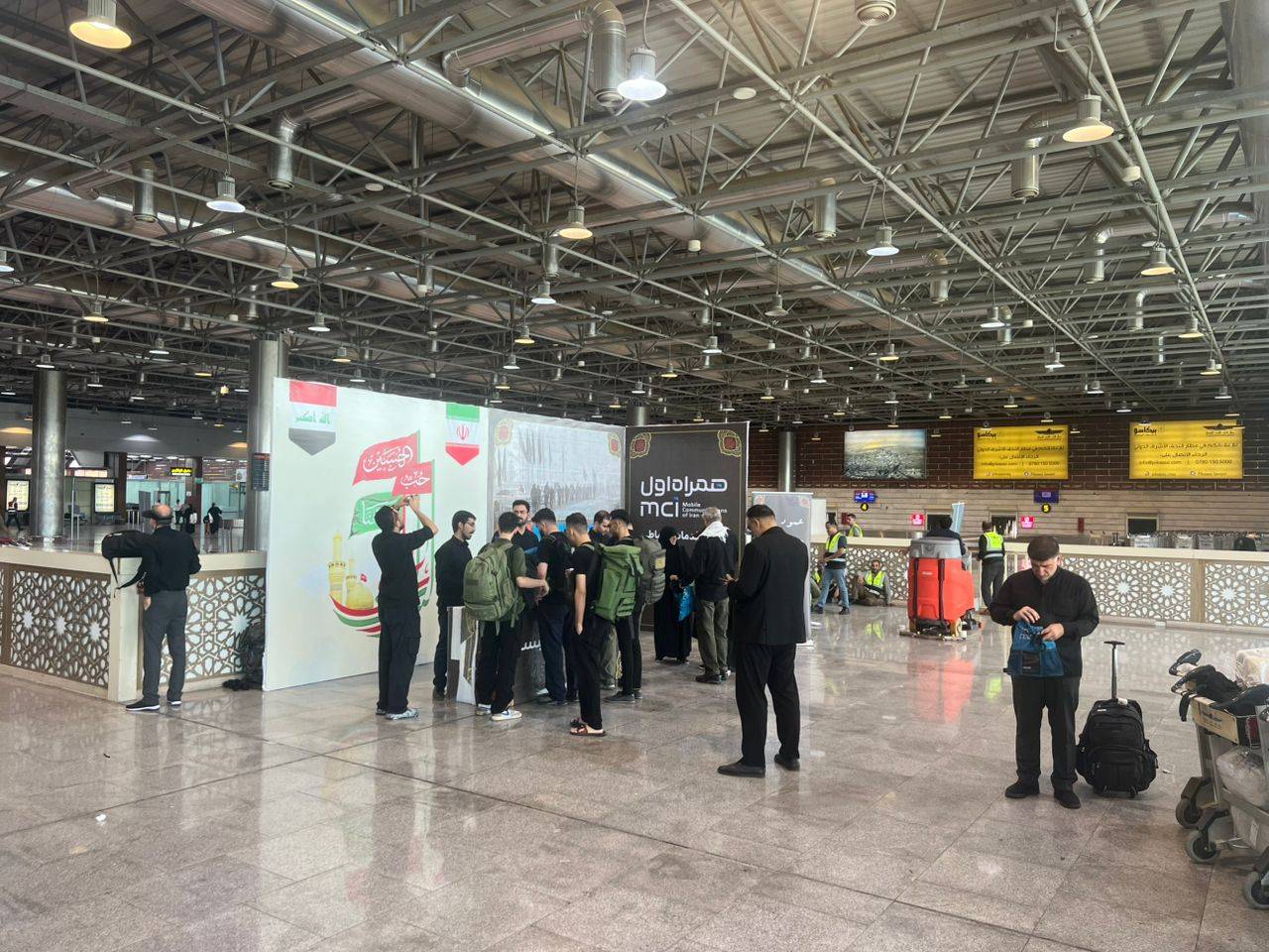 به گزارش خبرانرژی: برای اولین‌بار، خدمات حضوری ارتباطی، پیش از آغاز مسیر پیاده‌روی در اختیار زائران قرار گرفته است؛