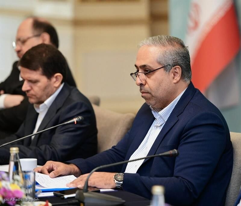 به گزارش خبرانرژی به نقل از شرکت ملی صنایع پتروشیمی، احمد زراعتکار روز (چهارشنبه، پنجم شهریور) در سی‌وسومین نشست مدیران عامل شرکت‌های تولیدی صنایع پتروشیمی با اشاره به اقدام‌های وزارت نفت در مسیر رفع موانع صنعتی و ثبت سفارش‌ها اظهار کرد: در طول ۱۱ ماه گذشته با بهره‌گیری از همفکری کارشناسان و همراهی همکاران  بسیاری از موضوعاتی را که پیش‌تر محل بحث و اختلاف نظر بود، بررسی و پیگیری شد. هدف اصلی این است فضای کاری صنعت همانند گذشته در مسیر رشد، پویایی و شکوفایی قرار گیرد.