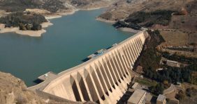 درحالی که نزدیک به یک ماه به پایان سال آبی جاری باقی مانده، وضعیت موجودی آب سدهای مهم و بزرگ کشور بیانگر کاهش ۲۵ درصدی است.