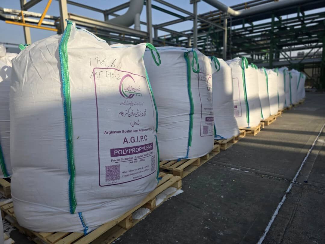 به گزارش خبرانرژی به نقل از پتروشیمی ارغوان گستر ایلام، این مجتمع با بهره‌گیری از توان مهندسان ایرانی توانسته است مرحله تولید آزمایشی محصول پلی‌پروپیلن را در هفته نخست شهریور ۱۴۰۴ با موفقیت سپری کند و با تکمیل توالی واحدهای عملیاتی از پروپیلن ناخالص به گرانول محصول نهایی برسد و در آستانه افتتاح رسمی قرار گیرد.