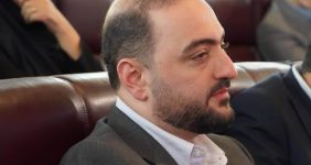 به گزارش خبرانرژی: شاه‌قلعه تصریح کرد: اعزام کاروان کارکنان صنعت پتروشیمی شاغل در منطقه عسلویه به عتبات عالیات، راه‌اندازی موکب‌های اربعینی در سطح منطقه پارس جنوبی، پشتیانی از موکب‌های تابعه هلدینگ در سطح مرزها و کشور عراق از ویژه برنامه‌های در این منطقه خواهد بود.