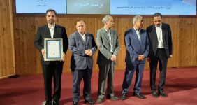 به گزارش خبرانرژی به نقل از روابط عمومی شرکت عملیات غیرصنعتی پازارگاد، هيئت داوران پنجمین دوره جشنواره روابط عمومی و مسئولیت اجتماعی به پاس توجه، تأکید برنامهریزی، استقرار و اقدام در زمینه مسئولیت اجتماعی توسط آن مدیریت محترم به ویژه ساماندهی و تشکیل گروههای جهادی نیروهای جوان در راستای رفع مشکلات مناطق محروم و آبرسانی به بیش از ۳۵ روستای محروم استان بوشهر.