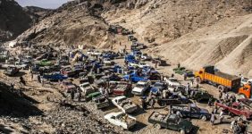 به گزارش خبرانرژی به نقل از شانا، نگین سلیمیان| وزارت نفت در دولت چهاردهم با تغییر رویکرد از سیاست‌های سنتی عرضه‌محور به مدیریت هوشمند مصرف، مجموعه‌ای از برنامه‌های جامع را برای مهار ناترازی انرژی و مقابله با پدیده قاچاق سوخت آغاز کرد. این سیاست‌ها که از اصلاح قیمت و نوسازی ناوگان فرسوده تا توسعه زیرساخت‌های برقی‌سازی و پایش دیجیتال زنجیره سوخت را در برمی‌گیرد، تلاشی راهبردی برای حرکت به سمت کارآمدی، عدالت و پایداری در نظام توزیع انرژی کشور است.