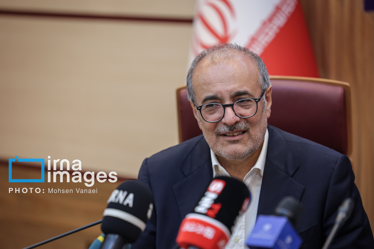 به گزارش خبرانرزی به نقل از ایرنا از صندوق توسعه ملی، مهدی غضنفری با بیان این مطلب ادامه داد: پیرو جلسات با رئیس جمهوری درخصوص پایش پیشرفت اجرای طرح «ضربتی جهش تولید نفت خام به میزان ۲۵۰ هزار بشکه در روز» و تاکید وی برای سرعت بخشی بیشتر به این طرح، با تصویب هیات عامل صندوق، مبلغ ۳۰۰ میلیون دلار به صورت علی‌الحساب بابت مشارکت صندوق در این طرح به شرکت ملی نفت ایران پرداخت شد.