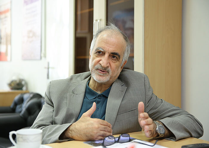 به گزارش خبرانرژی به نقل از شانا، شصت‌وپنجمین سالگرد تأسیس اوپک فرصتی دوباره است برای بازخوانی سرگذشت سازمانی که نه‌تنها بر بازار نفت، بلکه بر مناسبات اقتصادی و سیاسی جهان تأثیرگذار بوده است. نقش برجسته ایران در شکل‌گیری این سازمان، جایگاه شخصیت‌های اثرگذار و فراز و فرود تصمیم‌های تاریخی اوپک، همچنان پر از ناگفته‌هاست. در همین زمینه، جواد یارجانی، مدیرکل پیشین امور اوپک و روابط با مجامع بین‌المللی انرژی وزارت نفت برخی از این واقعیت‌ها را بازگو کرده است.