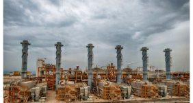 به گزارش خبرانرژی به نقل از شرکت نفت و گاز پارس جنوبی، علی خوشاب با بیان اینکه هم اکنون بخش‌های PAC-۱ و PAC-۲، صد درصد آماده تحویل هستند و تنها منتظر ابلاغیه رسمی مدیران بالادستی است، اظهار کرد: با تلاش‌های شبانه‌روزی تیم‌های فنی و مدیریتی، واحد‌های اصلی پالایشگاه اکنون با ظرفیت حدود ۵۵ درصد تولید گاز شیرین در مدار بهره‌برداری قرار دارند.