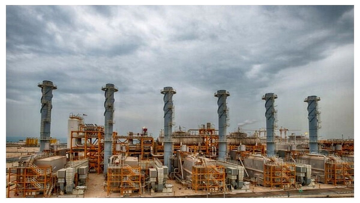 به گزارش خبرانرژی به نقل از شرکت نفت و گاز پارس جنوبی، علی خوشاب با بیان اینکه هم اکنون بخش‌های PAC-۱ و PAC-۲، صد درصد آماده تحویل هستند و تنها منتظر ابلاغیه رسمی مدیران بالادستی است، اظهار کرد: با تلاش‌های شبانه‌روزی تیم‌های فنی و مدیریتی، واحد‌های اصلی پالایشگاه اکنون با ظرفیت حدود ۵۵ درصد تولید گاز شیرین در مدار بهره‌برداری قرار دارند.