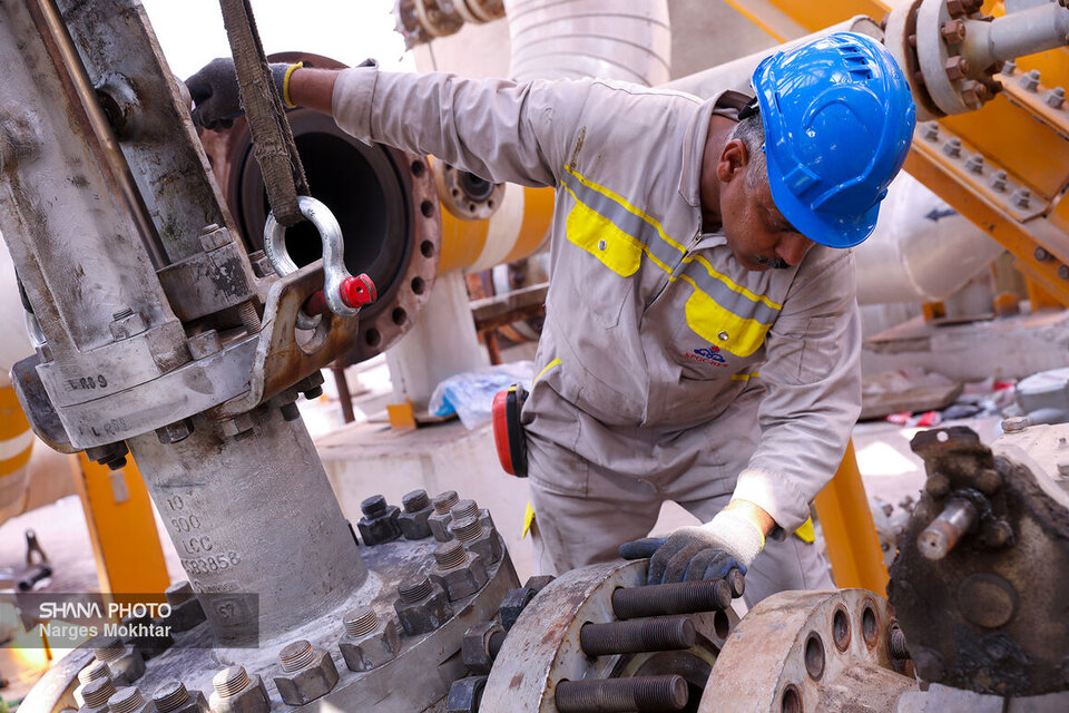 به گزارش خبرانرژی به نقل از شرکت مجتمع گاز پارس جنوبی، محمد نعمتی اظهار کرد: پالایشگاه دهم پارس جنوبی با توجه به رضایت کامل از عملکرد مطلوب یکی از شرکت‌های توانمند داخلی در اجرای تعمیرات و بهره‌برداری واحدهای ۱۰۶ پالایشگاه‌های یازدهم و دوازدهم، قرارداد سه‌ ساله واحد ۱۰۶ پالایشگاه دهم را نیز به این شرکت واگذار کرد.