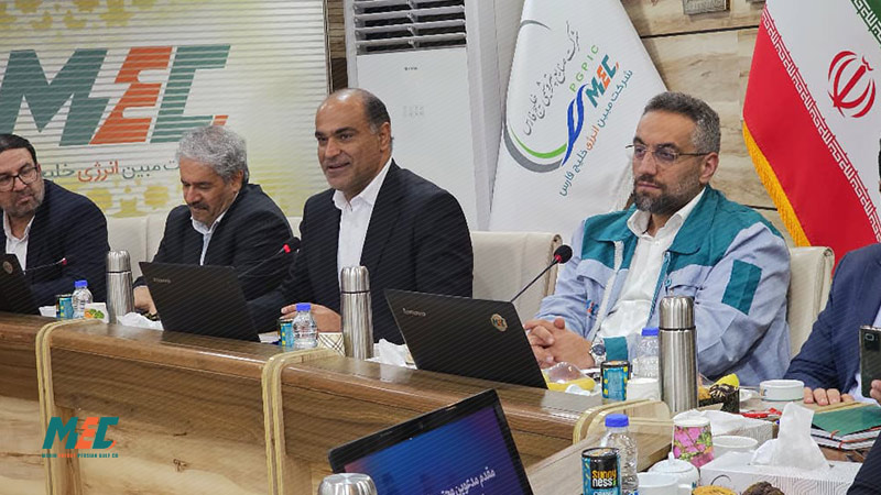 به گزارش خبرانرژی: فرماندار عسلویه با اشاره به اهمیت صیانت از محیط‌زیست منطقه، از تلاش‌های گسترده و اقدامات خاص شرکت مبین انرژی خلیج فارس در زمینه حفظ اکوسیستم‌های دریایی و حمایت از گونه‌های در حال انقراض، به‌ویژه لاک‌پشت‌های منقار عقابی، تقدیر کرد و این شرکت را الگویی ارزشمند برای صنعت نفت، گاز و پتروشیمی توصیف نمود؛ الگویی که علاوه‌بر انجام وظایف اصلی، نگاه مسئولانه به محیط‌زیست و اجرای برنامه‌های تخصصی حفاظتی دارد.