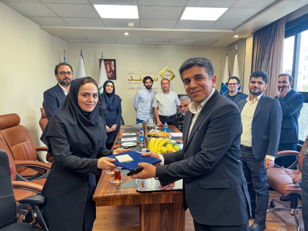 به گزارش خبرانرژی به نقل از  روابط عمومی شرکت صنایع لاستیکی سهند، در این مراسم، اعضای هیئت‌مدیره با قدردانی از خدمات ارزشمند آقای صیادزاده در دوران مسئولیت ایشان، ابراز امیدواری کردند که با حضور آقای صداقت، مسیر رشد و موفقیت شرکت با قدرت بیشتری ادامه یابد.