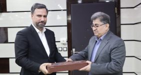 به گزارش خبرانرژی به نقل از روابط عمومی شرکت عملیات غیرصنعتی پازارگاد، در این دیدار مدیرعامل شرکت پازارگاد با آرزوی موفقیت برای دانش‌آموزان استان بوشهر در سال تحصیلی جدید آمادگی پازارگاد و هلدینگ خلیج فارس برای حمایت از دانش‌آموزان نخبه و مستعد و معلمان توانمند اعلام کرده و گفت: دکتر شریعتمداری در رأس هلدینگ خلیج فارس، توجه ویژه ای به حوزه آموزش و پرورش دارند و این توجه بعد از تأکیدات رئیس جمهور محترم به امر آموزش دو چندان بوده و وارد فاز اجرایی و عملیاتی شده است.