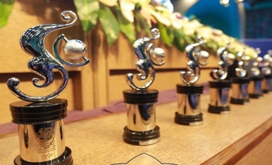 به گزارش خبرانرژی: ناصر مرادی در گفت‌وگو با سازمان توسعه تجارت ایران، صادرات را موتور محرک تولید دانست و افزود: صادرات، یکی از ارکان اصلی تولید است و انگیزه تولید را برای تولیدکنندگان دوچندان می‌کند؛ در واقع با رونق صادرات علاوه بر رضایت تولیدکنندگان زمینه اشتغال‌ ودرآمدزایی در کشور نیز فراهم می‌شود.