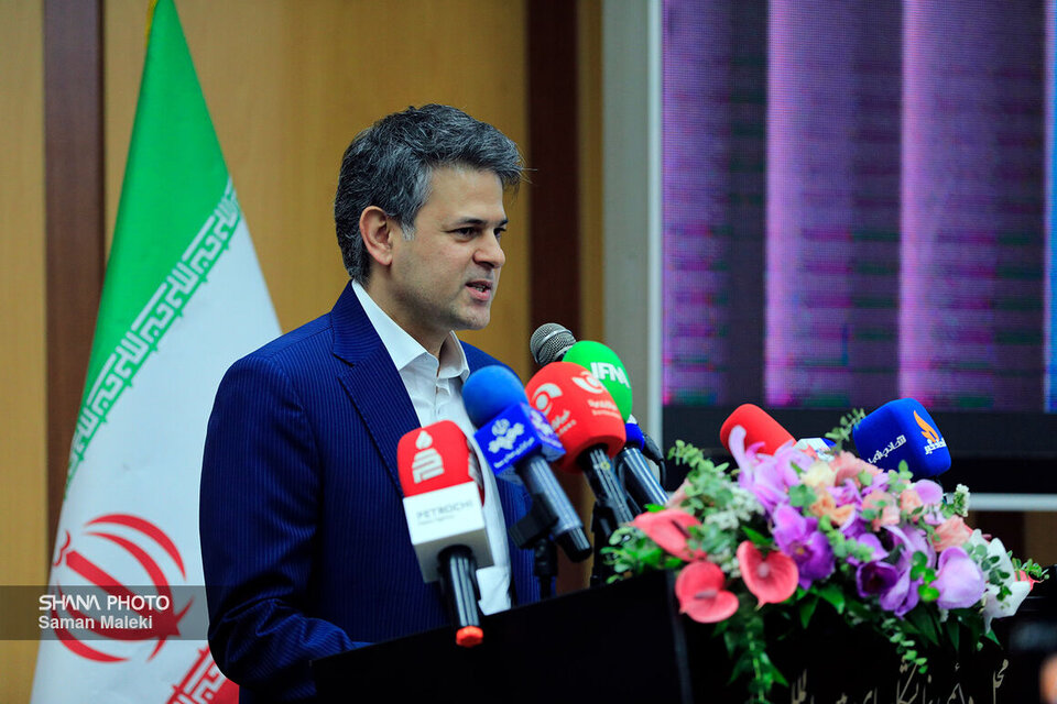 به گزارش خبرانرژی به نقل از شانا، محمد مقاره امروز (دوشنبه، ۱۷ شهریور) در آیین گشایش نوزدهمین نمایشگاه بین‌المللی ایران‌پلاست با اشاره به روند برگزاری این رویداد اظهار کرد: این نمایشگاه که از سال ۱۳۸۱ پایه‌گذاری شد، امروز به مهم‌ترین بستر توسعه صنعت پلیمر و کسب‌وکارهای وابسته در کشور تبدیل شده است. خوشبختانه در این دوره شاهد حضور ۷۰۵ شرکت داخلی و ۶۷ شرکت خارجی از کشورهای مختلف در نمایشگاه هستیم.