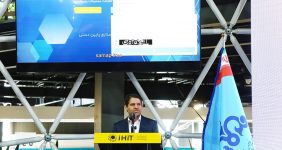 به گزارش خبرانرژی به نقل از شرکت ملی صنایع پتروشیمی، حسن عباس‌زاده امروز (چهارشنبه، ۱۹ شهریور) در آیین رونمایی از سامانه مشخصات فنی محصولات پتروشیمی (سماپ) که همزمان با سومین روز برگزاری نمایشگاه بین‌المللی ایران‌پلاست با اشاره به بیانات اخیر رهبر معظم انقلاب، اظهار کرد: ایشان به‌درستی تأکید کردند که کشور باید از وضعیت «نه جنگ و نه صلح» خارج شود و این موضوع برای همه ما یک امر قطعی و لازم‌الاجراست. بر همین اساس، برگزاری نمایشگاه‌ها و اقدام‌های مشابه نشان‌دهنده ضرورت افزایش فعالیت‌ها در حوزه تولید و اقتصاد است.