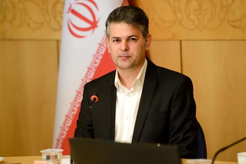 به گزارش خبرانرژی به نقل از شرکت ملی صنایع پتروشیمی، محمد مقاره با اشاره به تغییرات نوزدهمین دوره نمایشگاه ایران‌پلاست اظهار کرد: نمایشگاه ایران‌پلاست همواره با هدف توسعه بازار و ایجاد فرصت‌های تجاری با شعار کسب‌وکار جهانی برگزار می‌شود اما در دوره جدید برای نخستین‌بار سیاست‌گذاری از اجرا جدا شد و شورای سیاست‌گذاری با حضور تشکل‌ها و انجمن‌ها شکل گرفت و در تصمیم‌گیری‌ها نقش‌آفرینی کرد، همچنین در بخش اجرایی نیز مدیریت روابط عمومی شرکت ملی صنایع پتروشیمی مسئولیت کامل را به‌عهده گرفت و با همکاری مشاور و پیمانکار اجرایی امور را پیش برد.