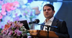 به گزارش خبرانرژی به نقل از شانا، حسن عباس‌زاده امروز (دوشنبه، ۱۷ شهریور) در آیین گشایش نوزدهمین نمایشگاه بین‌المللی ایران‌پلاست با اشاره به جایگاه مهم پلیمرها اظهار کرد: امروزه اهمیت پلیمرها در زندگی روزمره کاملاً مشهود است. بسیاری از محصولات پلیمری جایگزین فولاد در صنعت خودروسازی و چوب در صنعت ساختمان و مصارف خانگی شده‌اند.