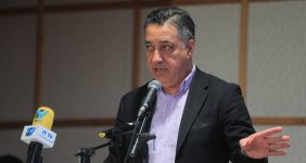 به گزارش خبرانرزی: غلامرضا رضائیان مدیر توانمندسازی رویداد گفت: در عصری که هوش مصنوعی و دیجیتالسازی، شتابان به سوی تحول صنایع مختلف در حرکت است، مسکن و شهرسازی نیز از این قاعده مستثنی نیست. این نمایشگاه با تمرکز بر دو محور کلیدی «هوشمندسازی شهرها» و «صنعتیسازی مبتنی بر فناوریهای پیشرفته» و همچنین بحرانهای شهری خصوصا ناترازی انرژی قصد دارد تا ضمن معرفی راهکارهای نوآورانه، بستری برای همافزایی میان بازیگران اصلی این حوزه فراهم نماید.