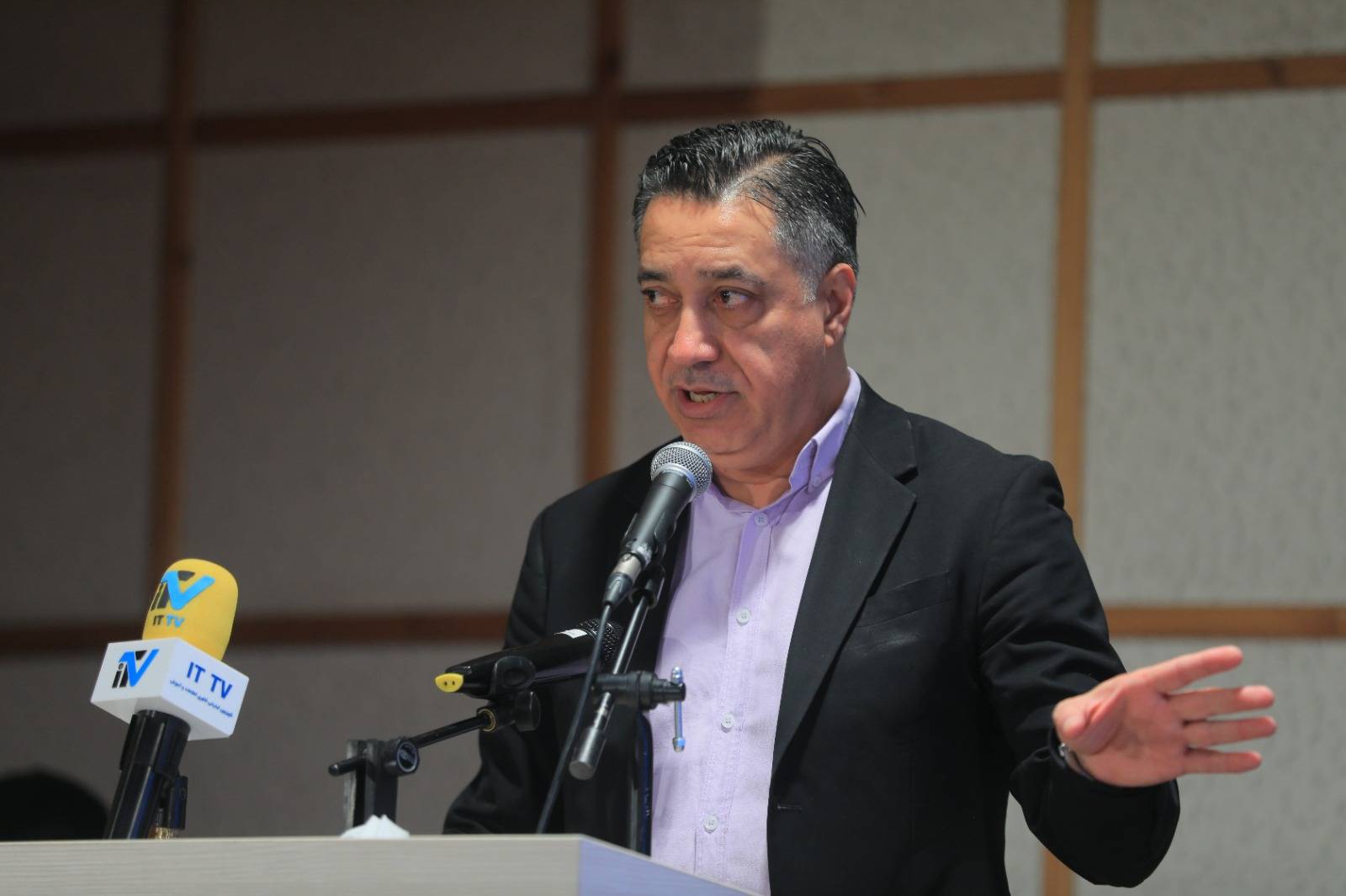 به گزارش خبرانرزی: غلامرضا رضائیان مدیر توانمندسازی رویداد گفت: در عصری که هوش مصنوعی و دیجیتال‌سازی، شتابان به سوی تحول صنایع مختلف در حرکت است، مسکن و شهرسازی نیز از این قاعده مستثنی نیست. این نمایشگاه با تمرکز بر دو محور کلیدی «هوشمندسازی شهر‌ها» و «صنعتی‌سازی مبتنی بر فناوری‌های پیشرفته» و همچنین بحران‌های شهری خصوصا ناترازی انرژی قصد دارد تا ضمن معرفی راهکارهای نوآورانه، بستری برای هم‌افزایی میان بازیگران اصلی این حوزه فراهم نماید.