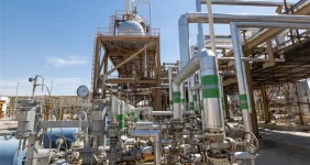 به گزارش خبرانرژی: با هدف افزایش قابلیت اطمینان تجهیزات و ارتقای ظرفیت تولید، عملیات اورهال پالایش گاز هویزه خلیج‌فارس طی برنامه‌ای منسجم و تحت رعایت کامل استانداردهای ایمنی اجرا شد. در طول این فرآیند، تولید به‌صورت موقت متوقف شد تا تعمیرات، بازبینی و به‌روزرسانی تجهیزات اصلی انجام گیرد.