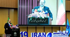 به گزارش خبرانرژی به نقل از شانا. محمد شریعتمداری روز (دوشنبه. ۱۷ شهریور) در آیین گشایش نوزدهمین نمایشگاه بین‌المللی ایران‌پلاست با بیان اینکه این رویداد آینه‌ای از دستاوردها و امیدهای صنعت پلاستیک است و فرصتی است تا با نگاهی جامع‌تر به آینده صنعت مهم پلاستیک بپردازیم،