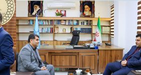 به گزارش خبرانرژی به نقل از روابط عمومی و امور بینالملل پتروشیمی امیرکبیر، در ابتدای اولین روز، سرپرست جدید مجتمع با حضور در واحدهای عملیاتی و پروژههای توسعهای، از نزدیک در جریان روند تولید، وضعیت تجهیزات و نیازهای جاری قرار گرفت. در این بازدید که با حضور مدیران و مسئولان بخشهای مختلف برگزار شد، گزارشی از آخرین وضعیت تولید، تعمیرات، ظرفیتها و چالشهای فنی ارائه و پیشنهادهایی برای ارتقای بهرهوری مطرح شد.