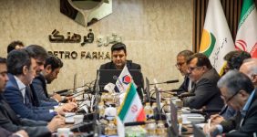 به گزارش خبرانرژی به نقل از روابط عمومی و امور بین الملل موسسه صندوق ذخیره فرهنگیان، جلسه شورای مدیران هلدینگ پتروفرهنگ و شرکتهای تابعه سه شنبه 15 مهرماه 1404 با حضور علی صادقی مدیرعامل موسسه صندوق ذخیره فرهنگیان، جواد زارع پور مدیرعامل پتروفرهنگ، مدیران عامل شرکتهای تابعه و همچنین مدیران ارشد هلدینگ، همزمان با آغاز سال مالی 1404-1405 برگزار شد.