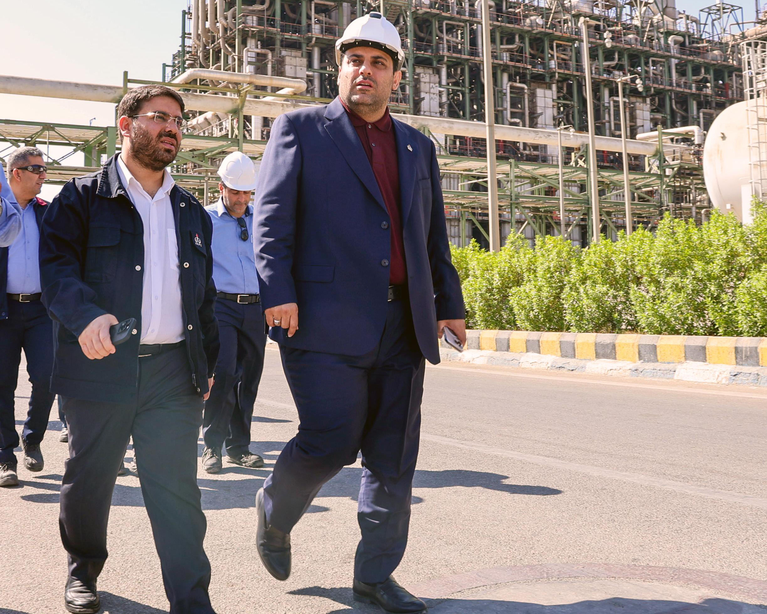 به گزارش خبرانرژی به نقل از روابط عمومی و امور بین‌الملل پتروشیمی امیرکبیر، مهندس حسام خوشبین‌فر سرپرست این شرکت، با هدف بررسی آخرین وضعیت تولید و روند فعالیت واحدهای مختلف، از بخش‌های گوناگون مجتمع بازدید به‌عمل آورد.