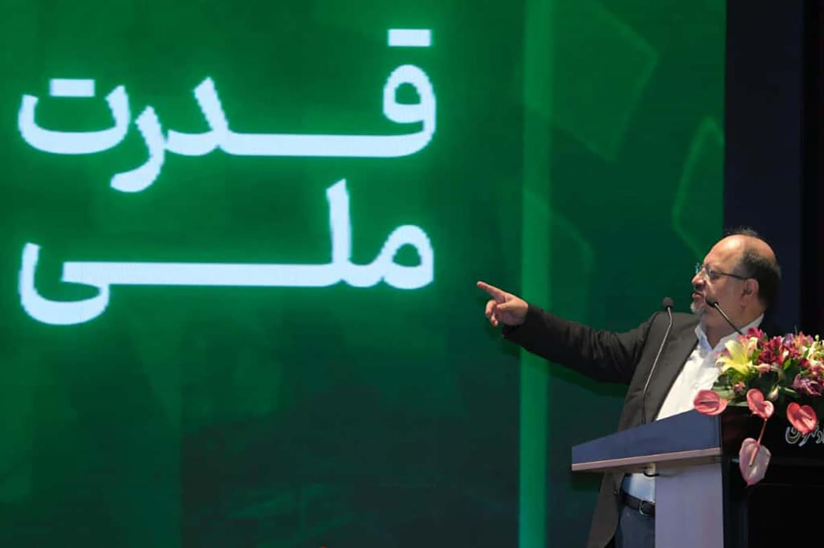 به گزارش خبرانرژی به نقل از روابط‌عمومی شرکت صنایع پتروشیمی خلیج‌فارس، مدیرعامل شرکت صنایع پتروشیمی خلیج‌فارس از رشد ۴۲ درصدی درآمد عملیاتی تلفیقی و رشد ۶۳ درصدی سود خالص «فارس» نسبت به سال مالی گذشته خبر داد و به تشریح اقدامات این گروه برای تأمین خوراک به‌عنوان مهم‌ترین چالش شرکت‌های پتروشیمی پرداخت و انبوه نیروی انسانی متخصص در این گروه پتروشیمی را بزرگ‌ترین و مهم‌ترین دارایی این مجموعه دانست.