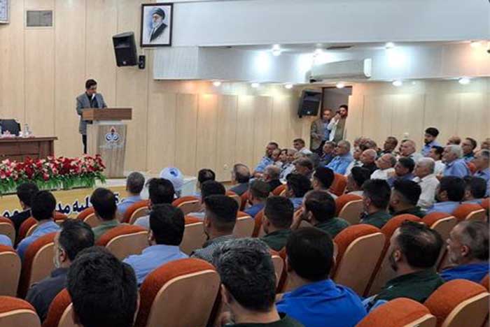 به گزارش خبرانرژی به نقل از روابط‌عمومی و امور بین‌الملل پتروشیمی امیرکبیر، شرکت‌کنندگان در نشست صمیمی سرپرست شرکت با پرسنل ایثارگر، ضمن آشنایی با مفاد بخشنامه ابلاغی مدیرعامل وقت سازمان تامین اجتماعی، با متن قانون مصوب ابلاغی به شرکت‌ها نیز آشنا شده و بندهای مختلف آن را مورد بررسی قرار دادند.