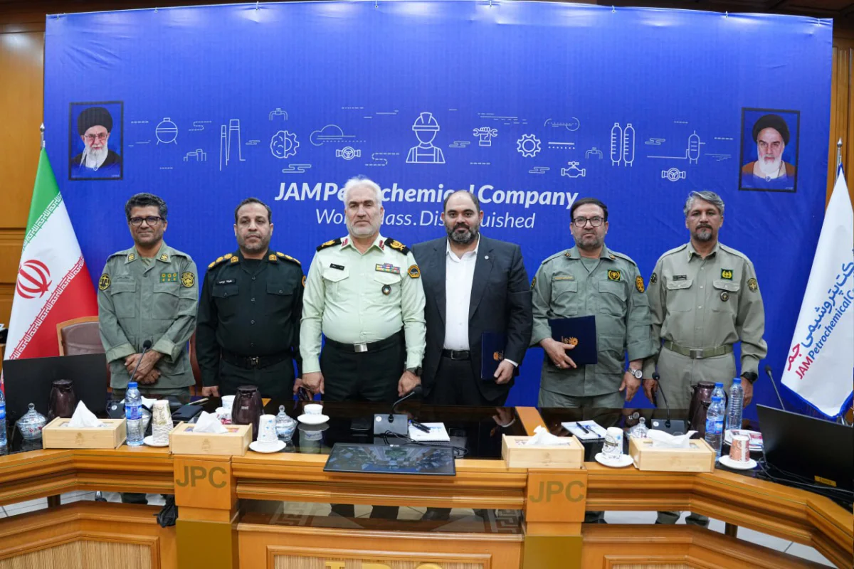 به گزارش خبرانرژی به نقل از روابط‌عمومی و امور بین‌الملل پتروشیمی جم، این تفاهم‌نامه با امضای دکتر امیر اکبری مدیرعامل شرکت پتروشیمی جم و دکتر عبدالرحمن مرادزاده مدیرکل حفاظت محیط زیست استان بوشهر ، با هدف صیانت از زیست‌بوم‌های حساس ساحلی، توسعه فرهنگ حفاظت محیط زیست، آموزش و توانمندسازی جوامع محلی و نیز اجرای طرح‌های آموزشی، پژوهشی و فرهنگی در محدوده پارک ملی دریایی نای‌بند تمدید شد.