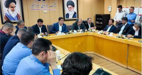 به گزارش خبرانرژی به نقل از روابط عمومی و امور بینالملل پتروشیمی امیرکبیر، سرپرست پتروشیمی امیرکبیر پیش از آغاز برنامههای کاری، با حضور در آستان مقدس شهید گمنام مجتمع، به مقام شامخ شهدا ادای احترام کرد و سپس در نخستین جلسه رسمی خود با مدیران و رؤسای واحدها به تبیین سیاستها و رویکردهای مدیریتی جدید پرداخت.