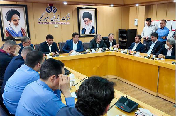 به گزارش خبرانرژی به نقل از روابط عمومی و امور بین‌الملل پتروشیمی امیرکبیر، سرپرست پتروشیمی امیرکبیر پیش از آغاز برنامه‌های کاری، با حضور در آستان مقدس شهید گمنام مجتمع، به مقام شامخ شهدا ادای احترام کرد و سپس در نخستین جلسه رسمی خود با مدیران و رؤسای واحدها به تبیین سیاست‌ها و رویکردهای مدیریتی جدید پرداخت.