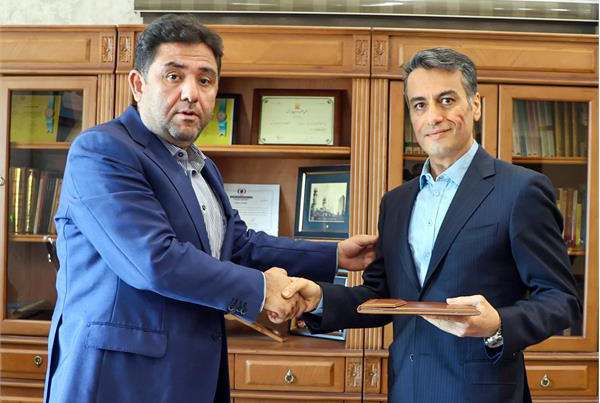 به گزارش خبرانرژی به نقل از روابط عمومی و امور بین‌الملل پتروشیمی امیرکبیر، علی حیاتی سرپرست و عضو هیأت‌مدیره این شرکت، در حکمی «علی پورمحمود بابلی» را به‌عنوان «سرپرست مدیریت بازاریابی و فروش پتروشیمی امیرکبیر»، منصوب کرد.