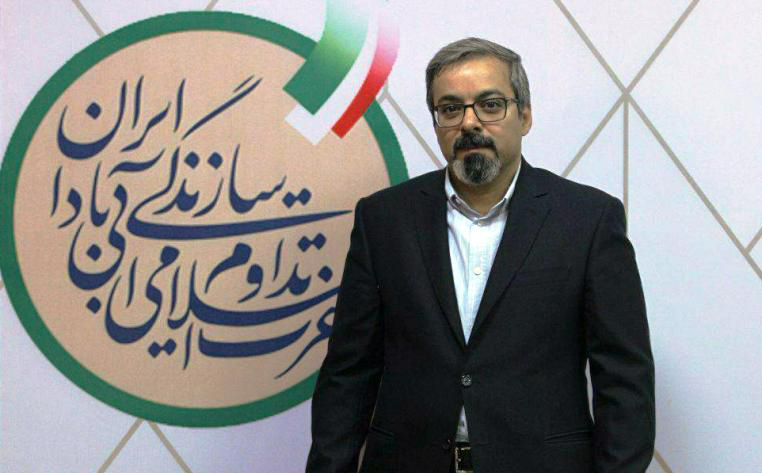 به گزارش خبرانرژی: در سال‌های اخیر، صنعت ایران چهره‌ای شاخص در این عرصه شناخته است؛ سیدعلیرضا سیاسی‌راد. او از جمله مدیرانی است که در مسیر علمی، حرفه‌ای و اجرایی، ترکیب منحصربه‌فردی از دانش آکادمیک، تجربه صنعتی و درک سیاستگذاری کلان را به نمایش گذاشته است.