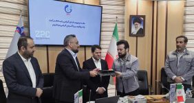 به گزارش خبرانرژی، این تفاهم نامه با هدف حرکت در مسیر توسعه پایدار، رفع ناترازی‌های انرژی، تحقق اهداف توسعه‌ای صنعت پتروشیمی و تقویت زنجیره تولید محصولات پتروشیمی با حمایت دکتر شریعتمداری، مدیرعامل هلدینگ خلیج فارس و با حضور دکتر عباس‌زاده، معاون وزیر نفت و مدیرعامل شرکت ملی صنایع پتروشیمی و مدیران عامل این دو شرکت بزرگ منعقد شد.