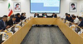 به گزارش خبرانرژی به نقل از روابط‌عمومی شرکت عملیات غیرصنعتی پازارگاد، دکتر شمس، مدیر سرمایه انسانی شرکت صنایع پتروشیمی خلیج فارس، در نشست مدیران منابع انسانی شرکت‌های زیرمجموعه این هلدینگ، با قدردانی از رویکرد نوآورانه و به‌روزرسانی خدمات در شرکت پازارگاد اظهار داشت: توجه جدی به حوزه منابع انسانی و رسیدگی به نیازهای نیروهای شاغل در صنعت پتروشیمی، نقش مهمی در افزایش بهره‌وری و پایداری تولید دارد. از این رو، خدمات رفاهی ویژه کارکنان و خانواده‌های آنان از اهمیت بالایی برخوردار است و آثار مثبت آن در عملکرد سازمانی مشهود خواهد بود.