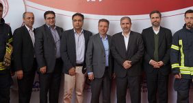 به گزارش خبرانرژی به نقل از روابط عمومی شرکت عملیات غیرصنعتی پازارگاد؛در آیین افتتاحیه هفتمین نمایشگاه تخصصی فناوری اطلاعات،حراست و HSE که با حضور مدیرعامل سازمان منطقه ویژه پارس، مدیرعامل شرکت عملیات غیرصنعتی پازارگاد ، مدیران صنایع مستقر در منطقه پارس و مقامات استان بوشهر برگزار گردید، جایزه دستاورد برتر صنعت نفت، گاز و پتروشیمی به مهندس علی امامی مدیر فناوری اطلاعات شرکت عملیات غیرصنعتی پازارگاد اهدا شد.