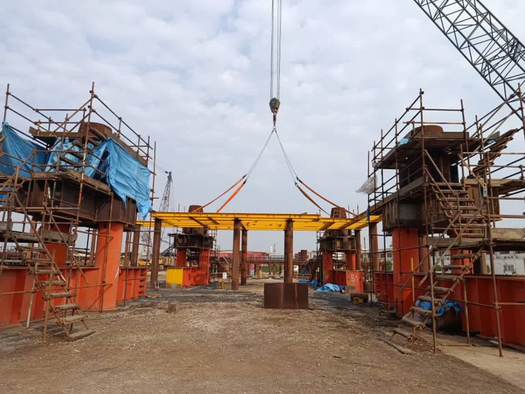 به گزارش خبرانرژی به نقل از روابط‌ عمومی شرکت مهندسی و ساخت تاسیسات دریایی ایران، با توجه به اهمیت افزایش ظرفیت  تولید گاز جهت کمک به رفع ناترازی انرژی در کشور و همچنین تاکید وزارت نفت و شرکت ملی نفت ایران در اولویت‌بخشی به طرح‌های توسعه میادین مشترک گازی، این طرح نیز در اولویت برنامه‌های توسعه‌ای شرکت نفت و گاز پارس قرار دارد و امروز نیز با تلاش متخصصان داخلی لیفت طبقه Drain Deck انجام و در موقعیت خود قرار گرفت.