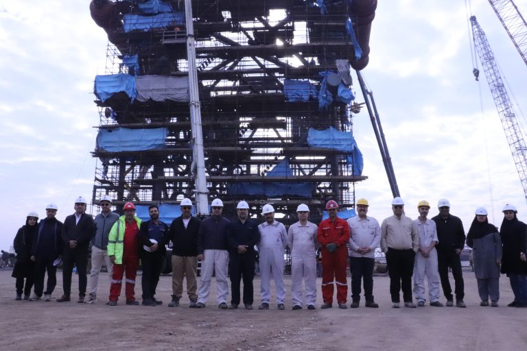 به گزارش خبرانرژی به نقل از روابط عمومي شركت مهندسي و ساخت تاسيسات دريايي ايران ميدان گازي مشترك فرزاد «ب» در خليج فارس،‌ در محدوده بلوك فارسي در نوار مرزي ايران و عربستان سعودي و در فاصله نزديك ۲۰ كيلومتري شرق جزيره فارسي واقع شده‌ است.