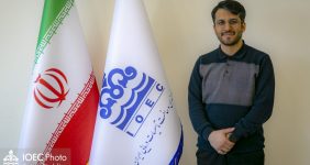 به گزارش خبرانرژی: دکتر علی مهری، پژوهشگر مهندسی مواد در شرکت مهندسی و ساخت تأسیسات دریایی ایران، در گفت‌وگو با روابط عمومی شرکت، تجربه ثبت بین‌المللی یک اختراع در حوزه کاتالیزورهای کاهش آلودگی خطوط نفت و گاز را تشریح کرد و هم‌زمان به مرور مسیر علمی و صنعتی خود پرداخت؛ مسیری که از دانشگاه‌های معتبر داخلی و خارجی آغاز شده و امروز به دغدغه توسعه و به‌کارگیری فناوری در صنعت انرژی کشور رسیده است.